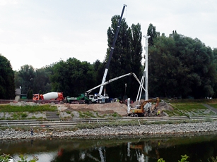 Baja kerékpáros híd alapozása