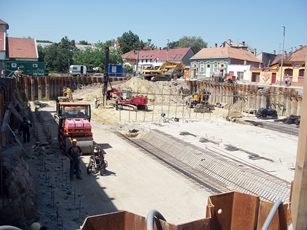 Kecskemét Piac mélygarázs cölöpalapozása